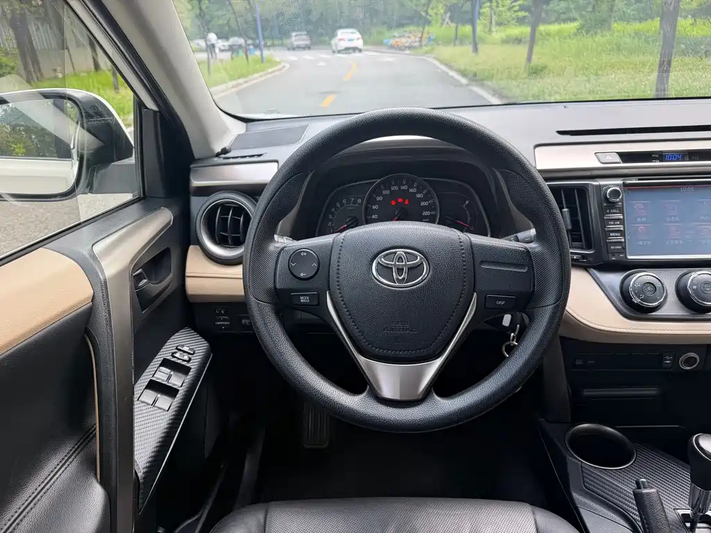 Toyota RAV4 — миниатюра 12