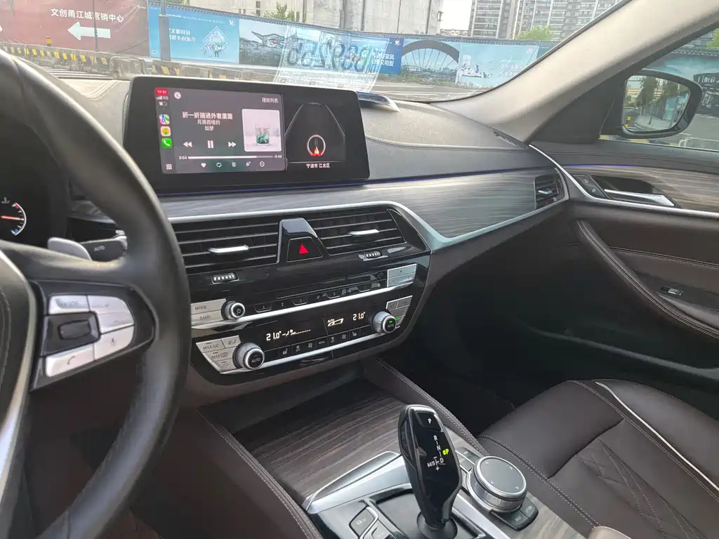 BMW 5 Series — миниатюра 7