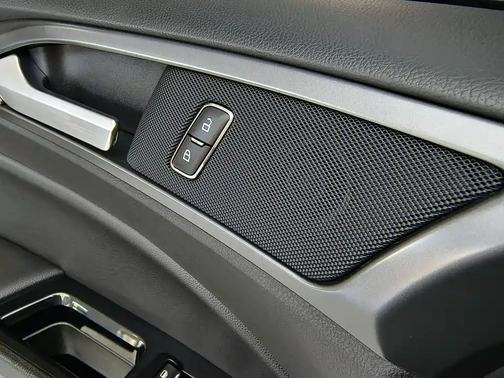 Ford Mondeo — миниатюра 14