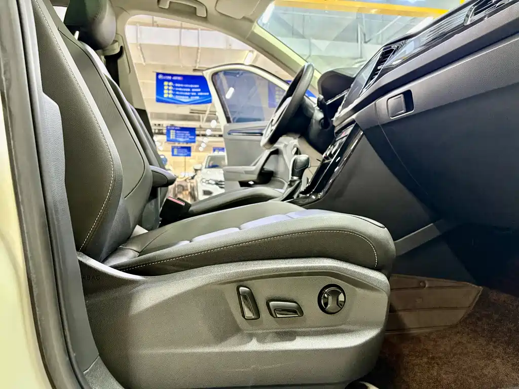 VOLKSWAGEN T ROC EXPLORING SONGS