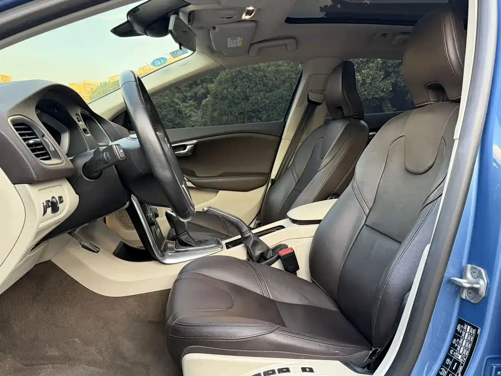 Volvo V40 — миниатюра 8