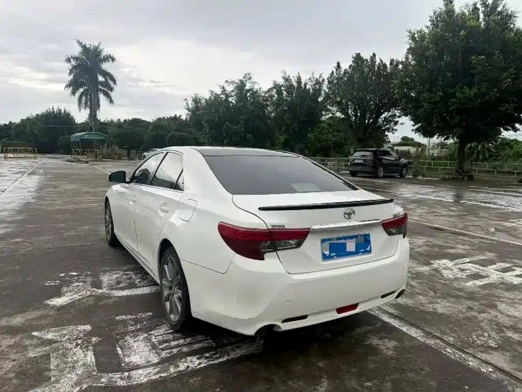 Toyota Reiz — миниатюра 7