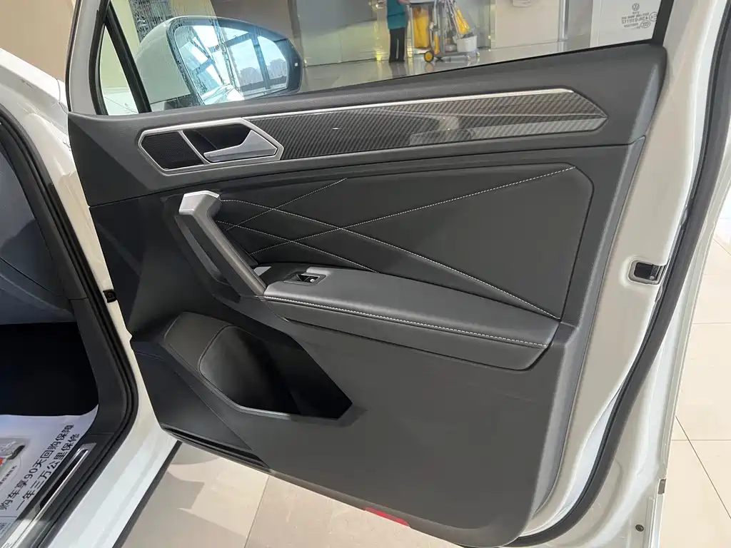 Volkswagen Tiguan L — миниатюра 13