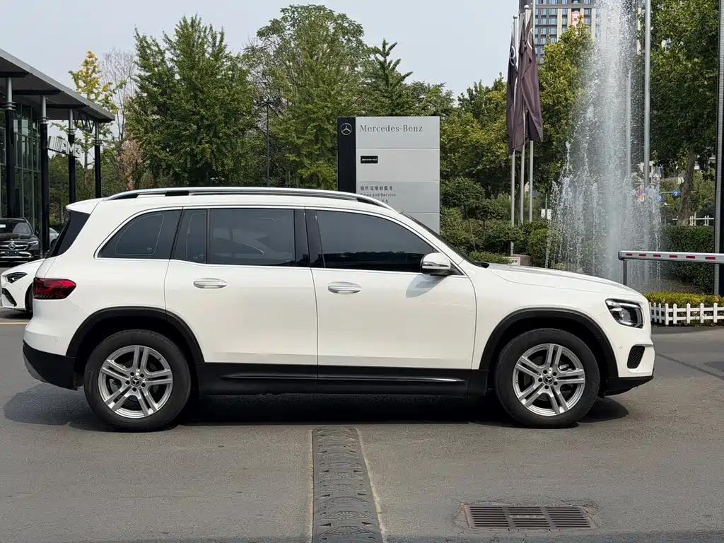 Mercedes-Benz GLB — миниатюра 8
