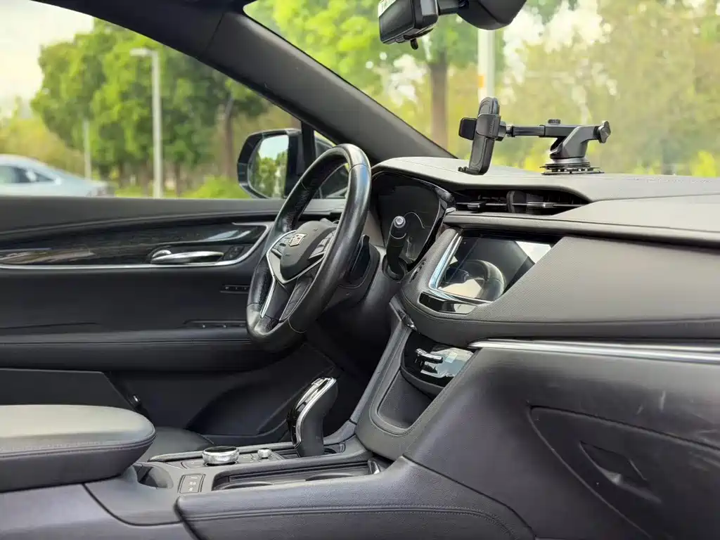 Cadillac XT5 — миниатюра 10