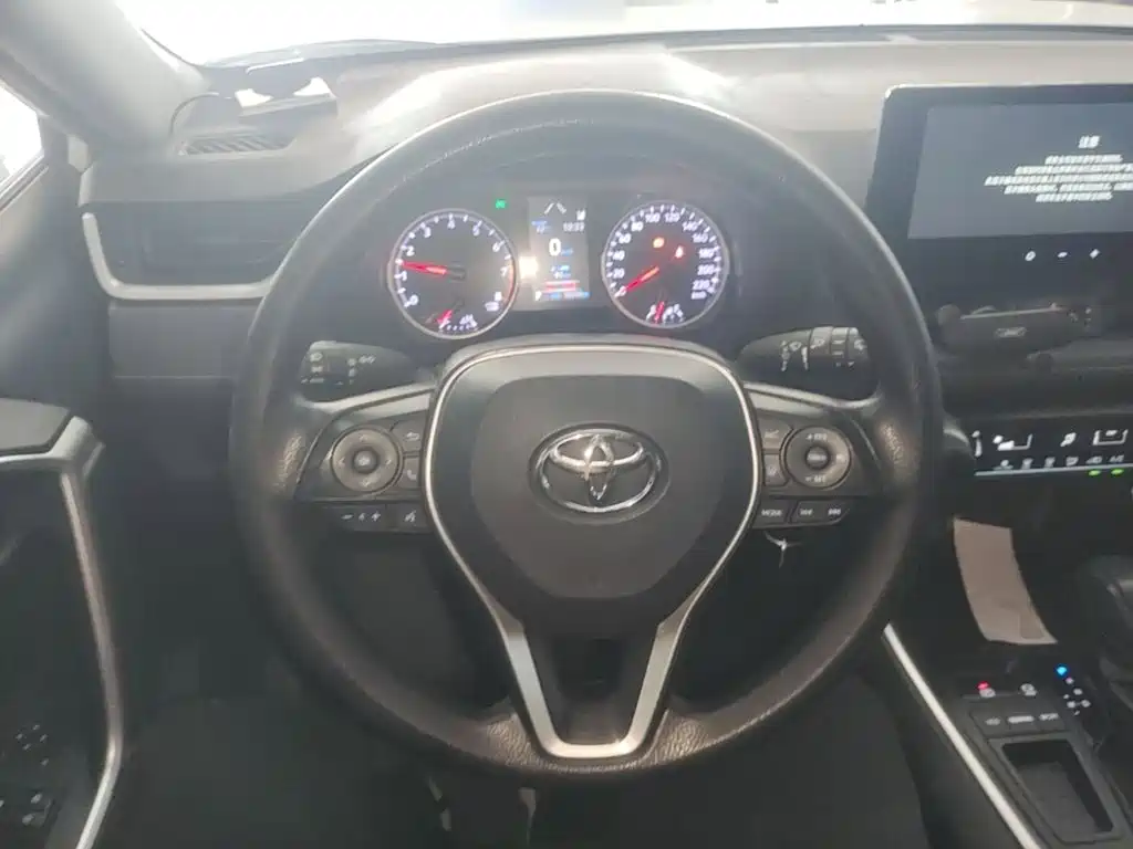 Toyota RAV4 — миниатюра 11