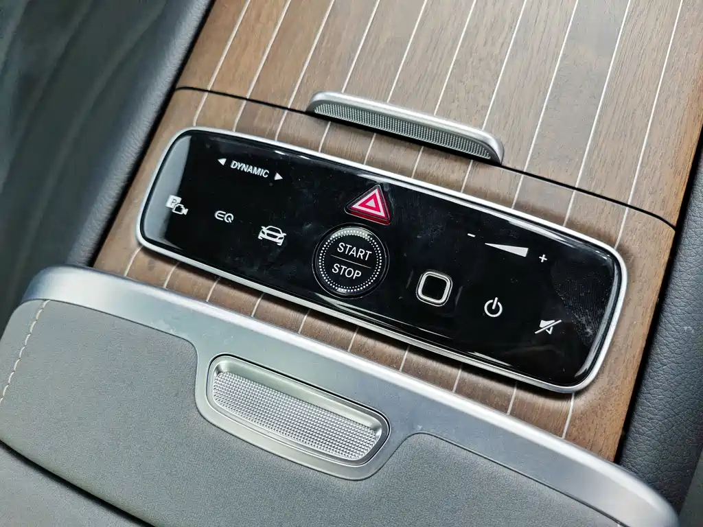 Mercedes-Benz EQS SUV — миниатюра 19