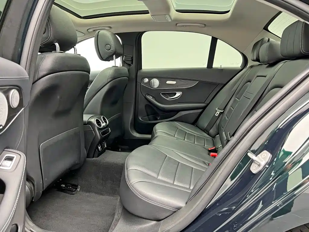 Mercedes-Benz C-Class — миниатюра 16