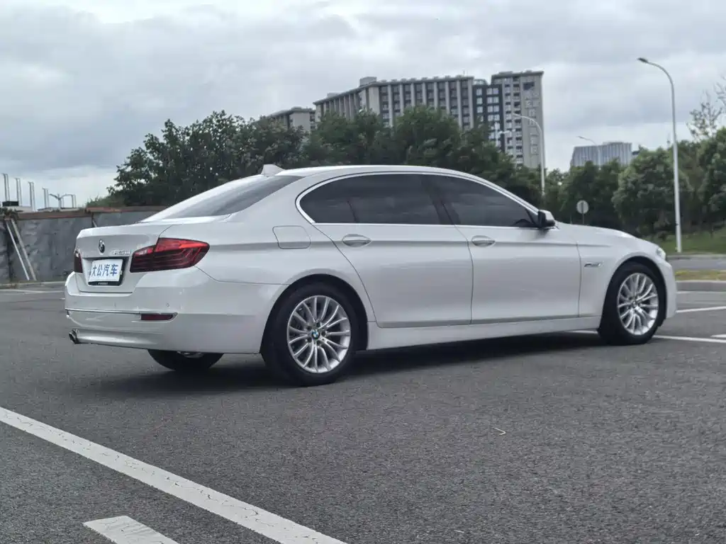 BMW 5 Series — миниатюра 21