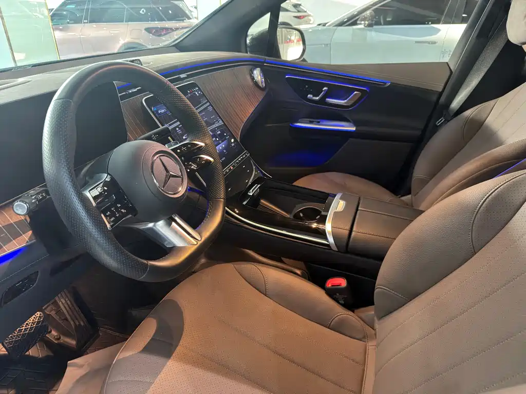 Mercedes-Benz EQE SUV — миниатюра 3