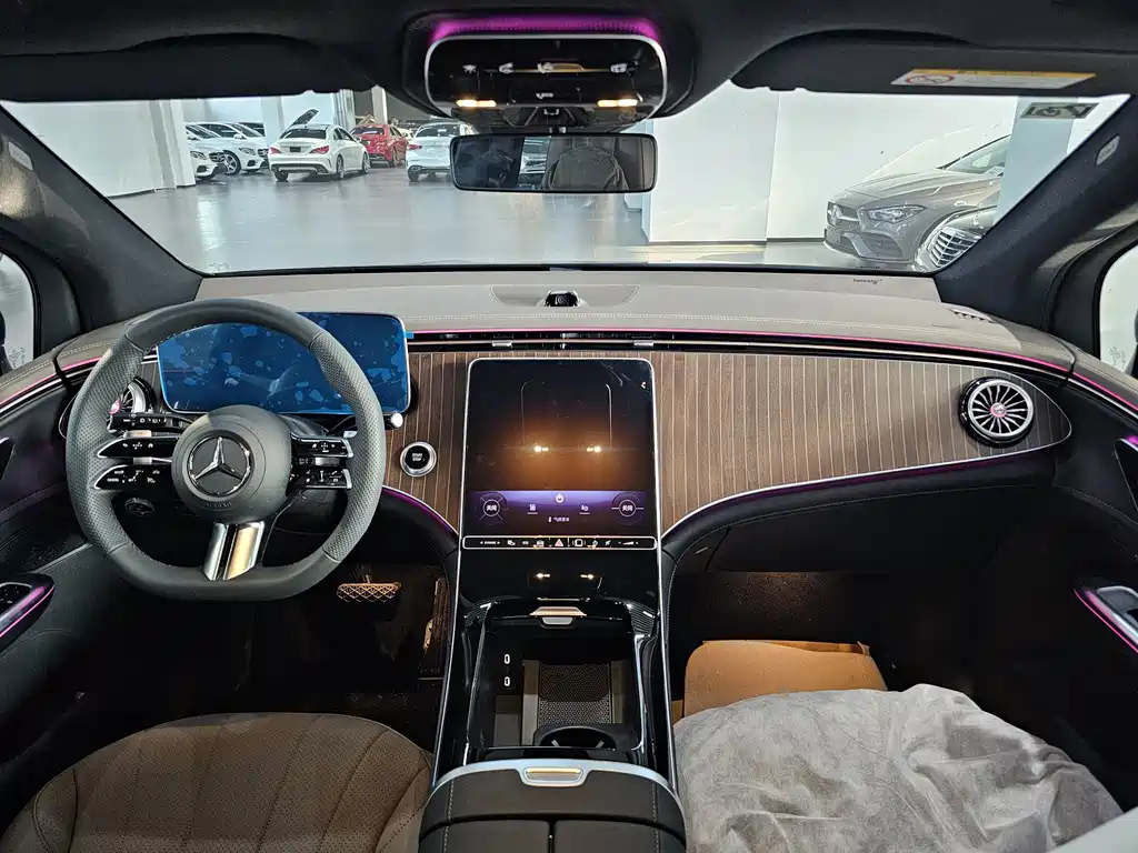 Mercedes-Benz EQE SUV — миниатюра 6