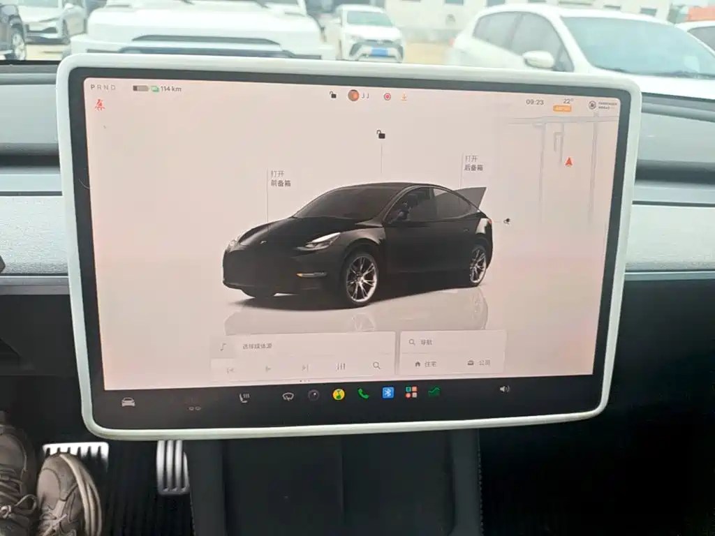 Tesla Model Y — миниатюра 13