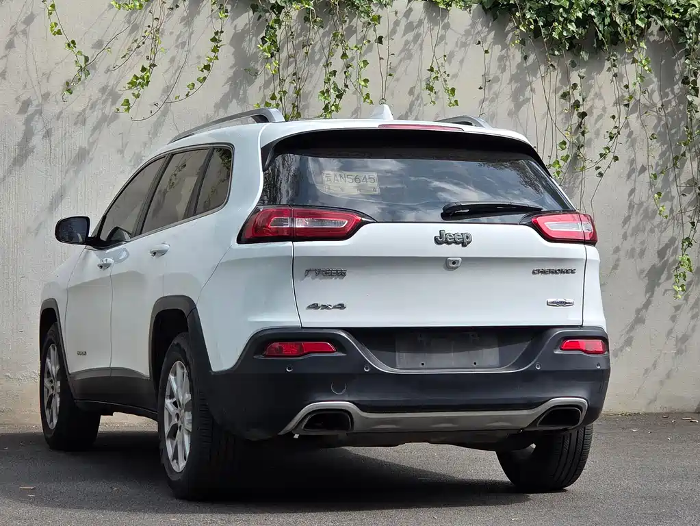 Jeep Cherokee — миниатюра 6