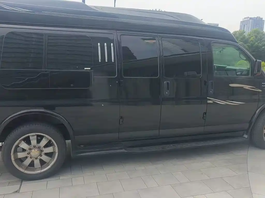 GMC Savana — миниатюра 6
