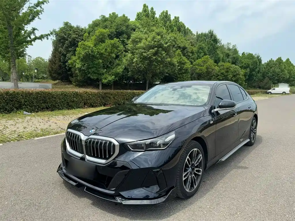 BMW 5 Series 2025