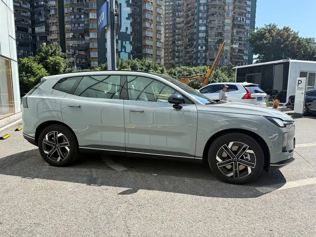 Volvo XC70 PHEV — миниатюра 4
