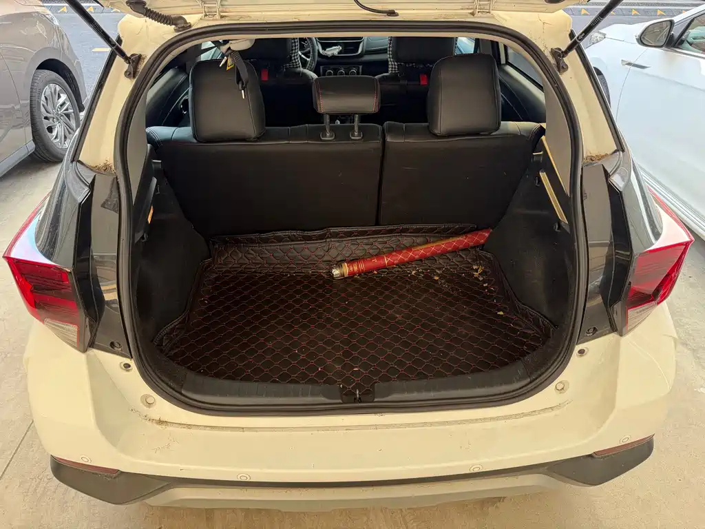 Toyota Yaris L — миниатюра 9