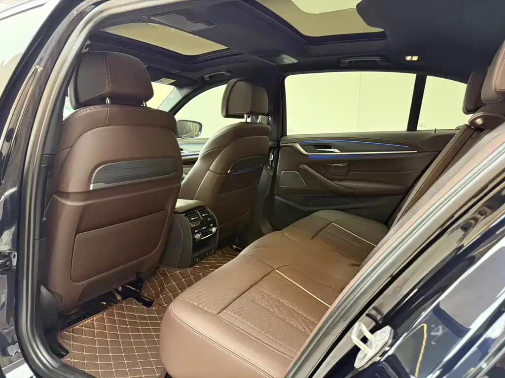 BMW 5 Series — миниатюра 8
