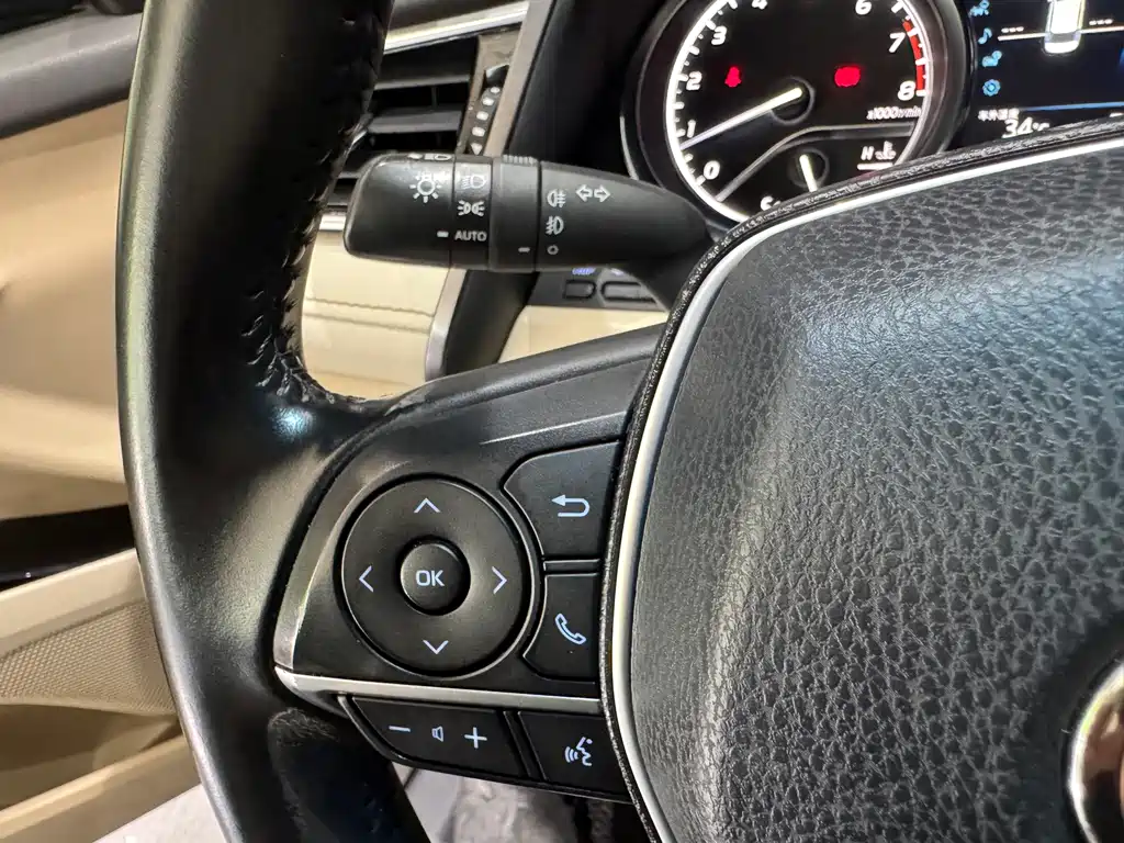 Toyota Camry — миниатюра 13