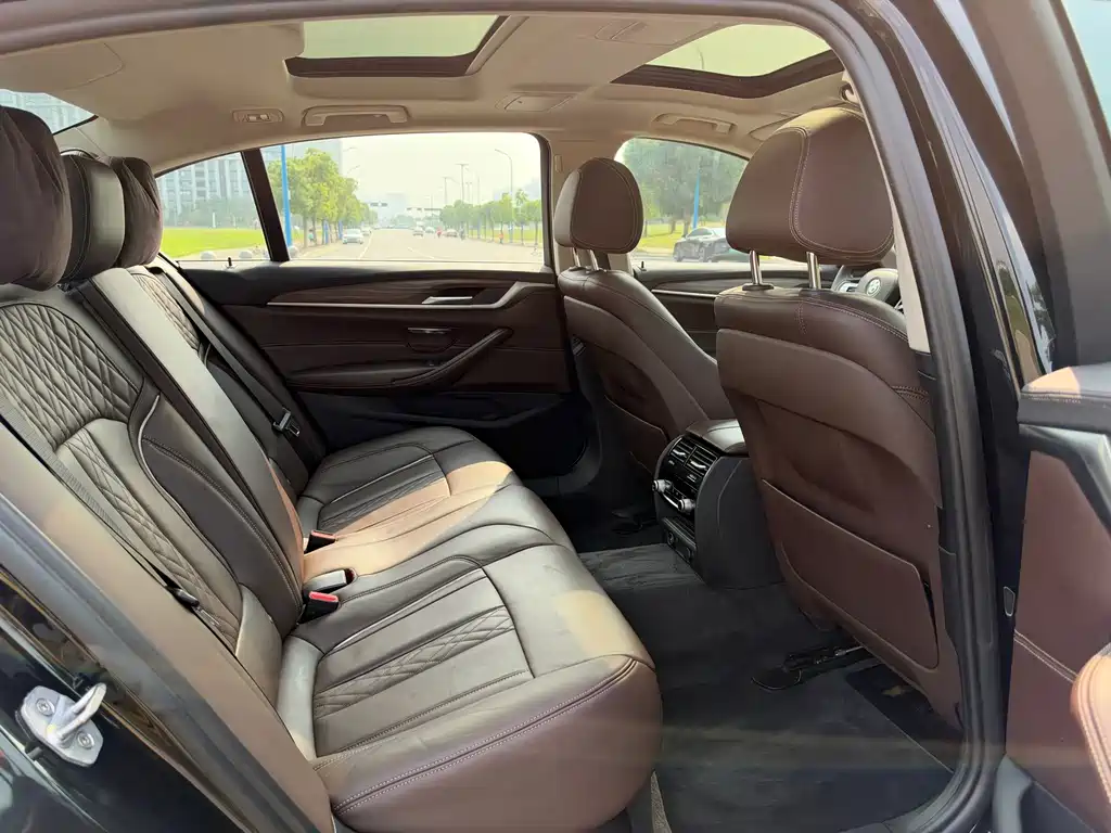 BMW 5 Series New Energy — миниатюра 19