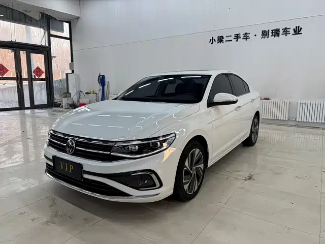 VOLKSWAGEN BORA 2022