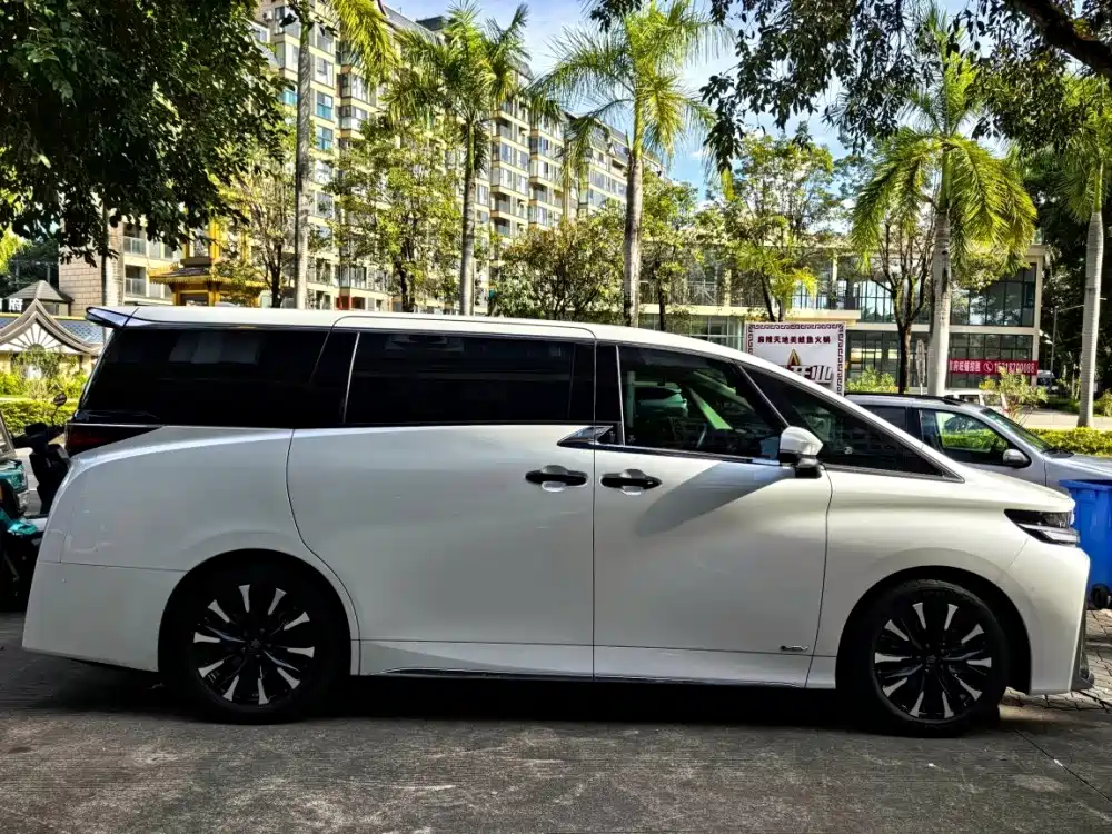 Toyota Vellfire — миниатюра 11