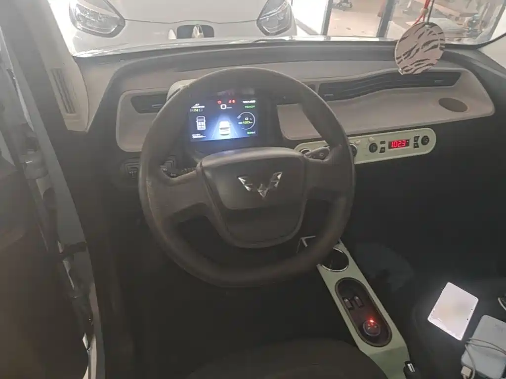 Wuling MINIEV — миниатюра 11