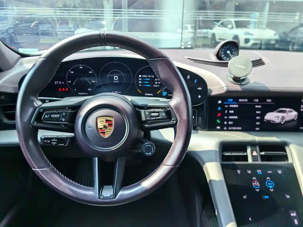 Porsche Taycan — миниатюра 6