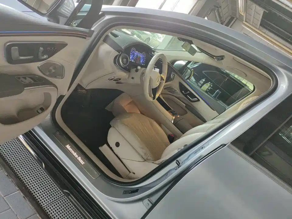 Mercedes-Benz EQS SUV — миниатюра 3