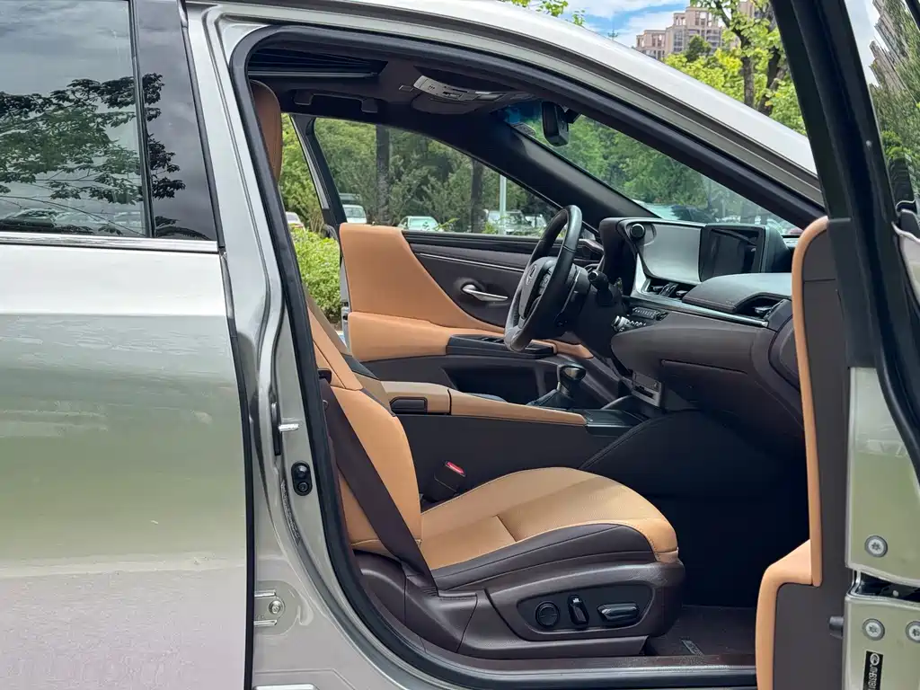 Lexus ES — миниатюра 7