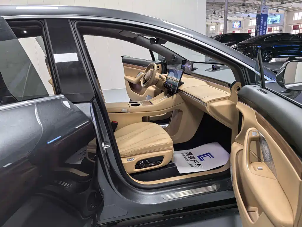 AITO WISDOM WORLD R7