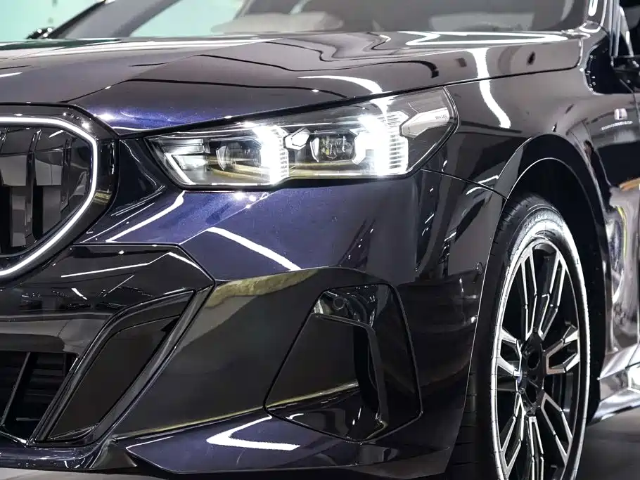BMW 5 Series — миниатюра 8