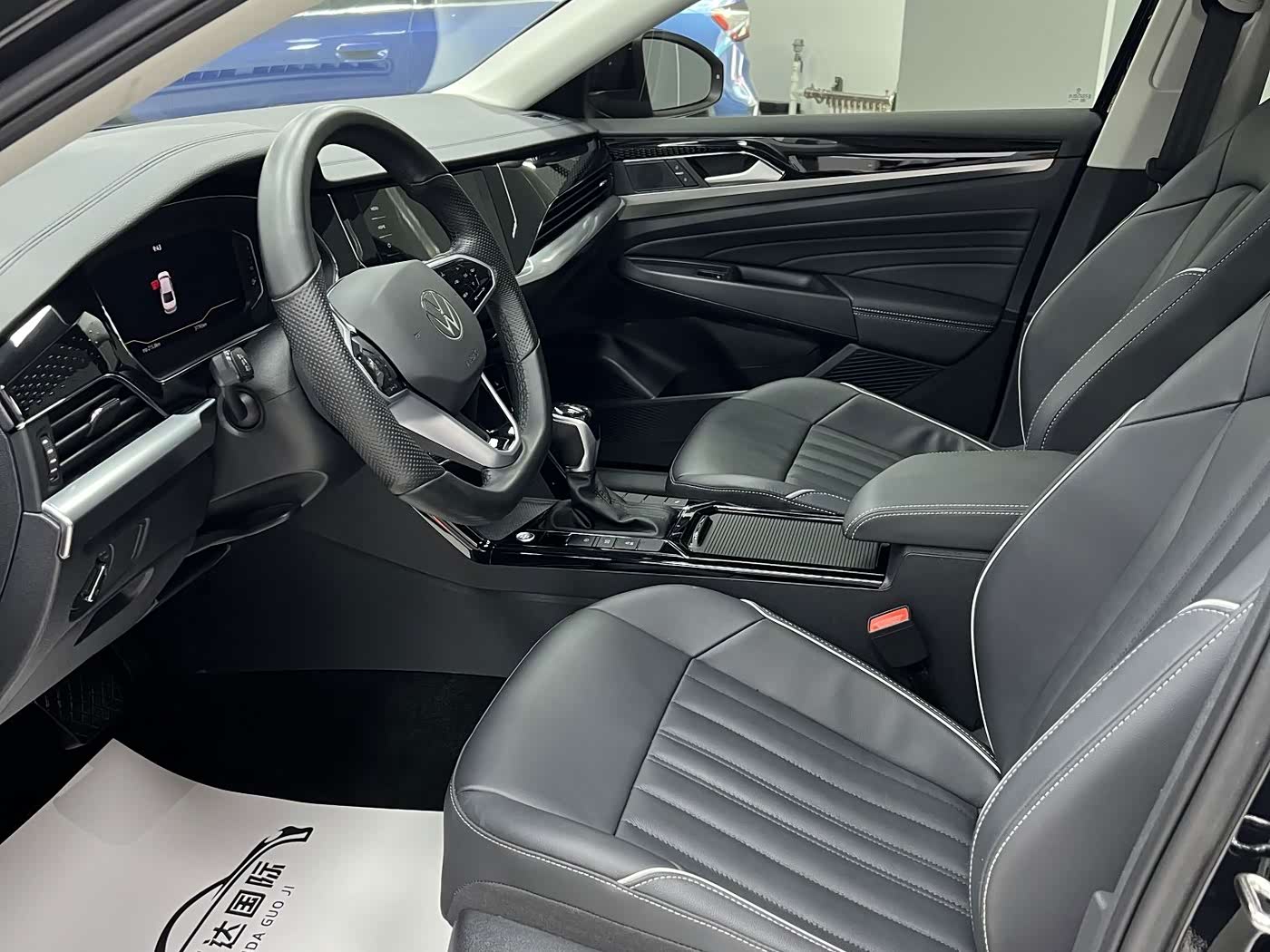 Volkswagen Passat 1.4 л 2023 г. Чёрный, пробег 37000 км