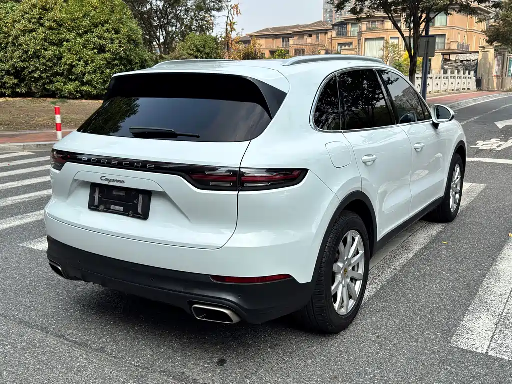 Porsche Cayenne — миниатюра 7