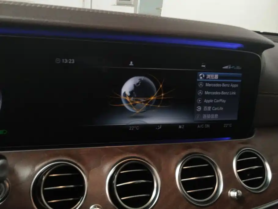 Mercedes-Benz E-Class — миниатюра 12