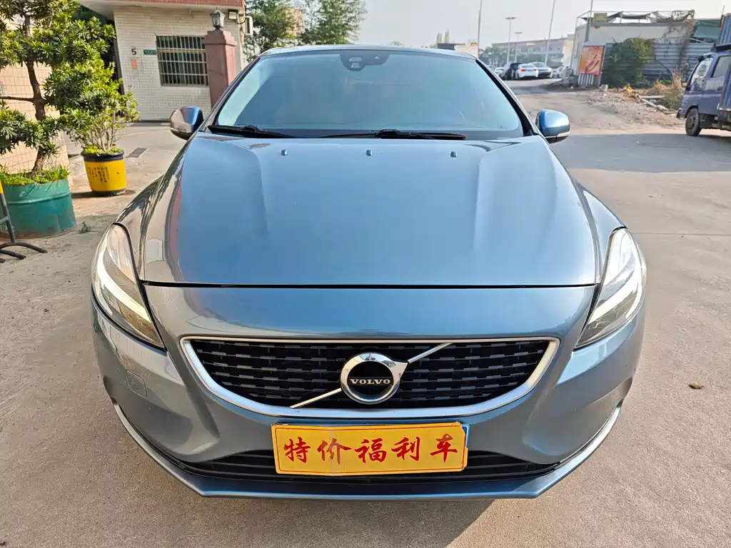Volvo V40 2018