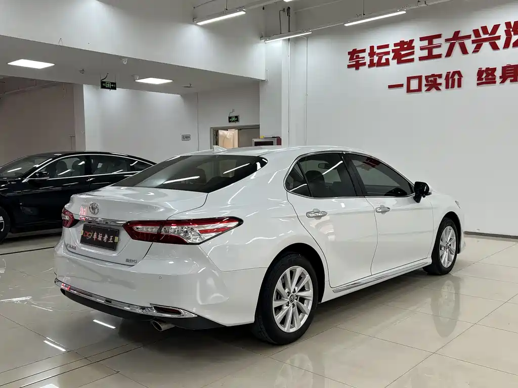 TOYOTA CAMRY