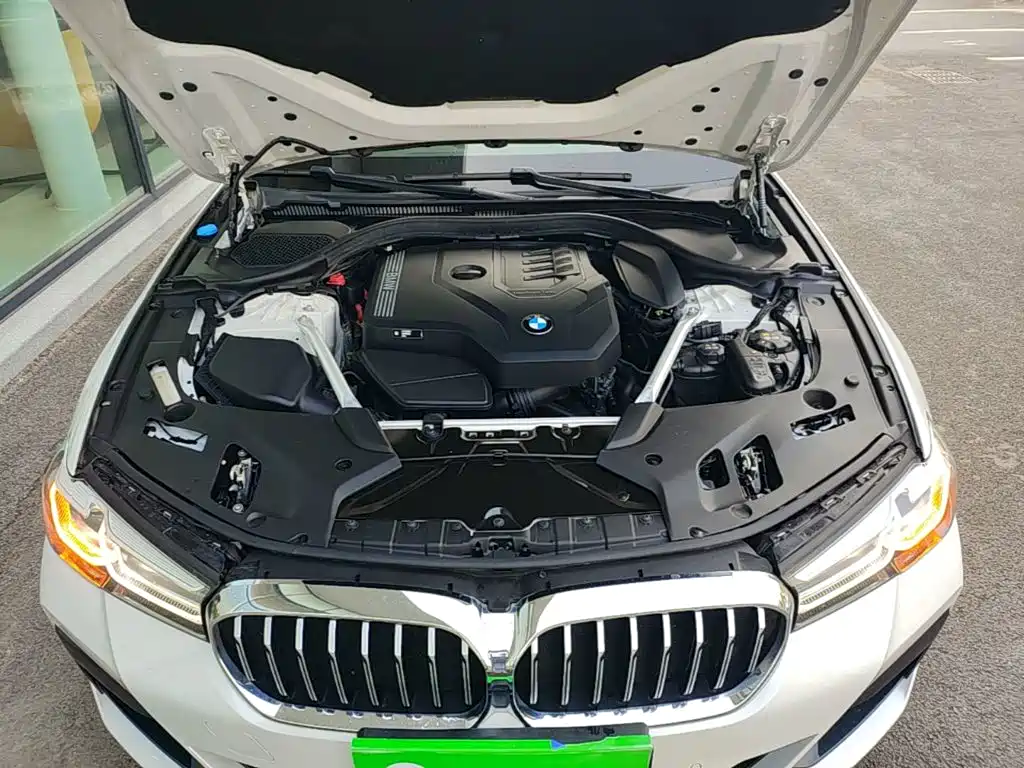 BMW 5 Series — миниатюра 20