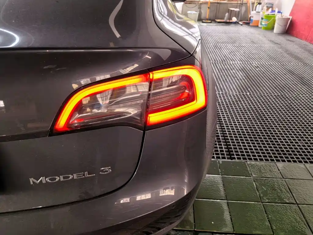 Tesla Model 3 — миниатюра 8