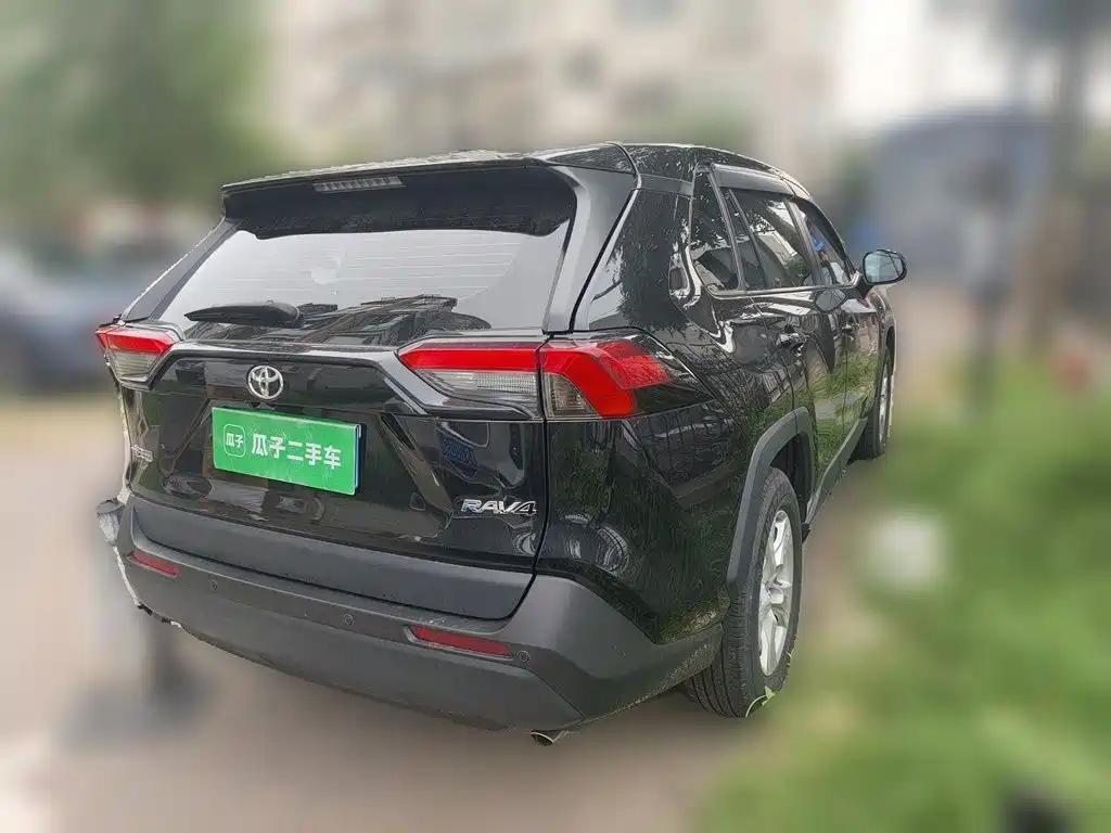 Toyota RAV4 — миниатюра 4