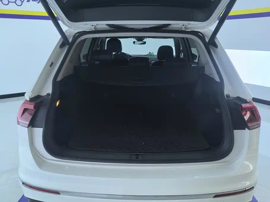 Volkswagen Tiguan L PHEV — миниатюра 4