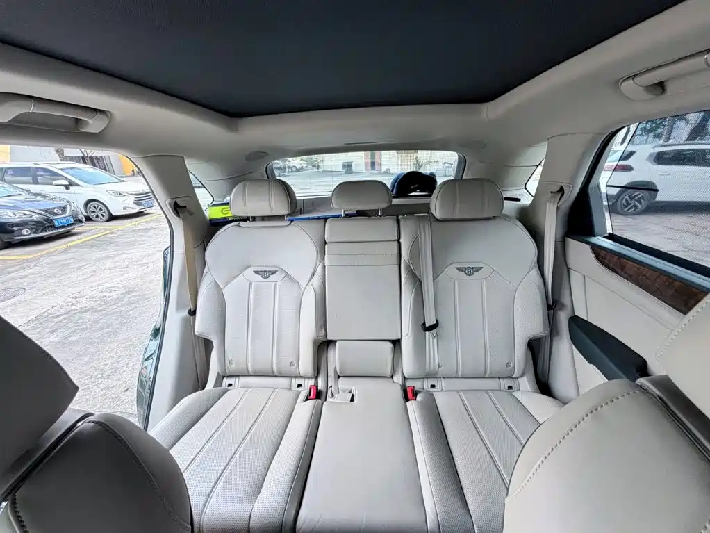 Bentley Bentayga — миниатюра 20