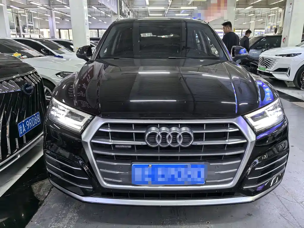 Audi Q5L — миниатюра 2