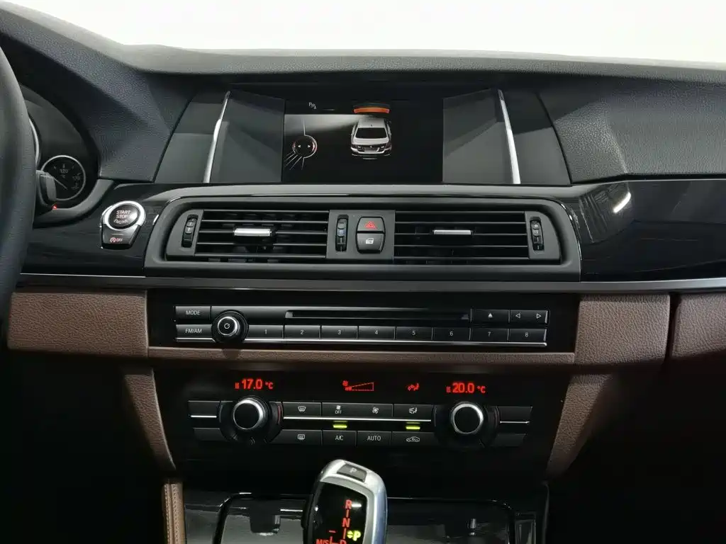 BMW 5 Series — миниатюра 12