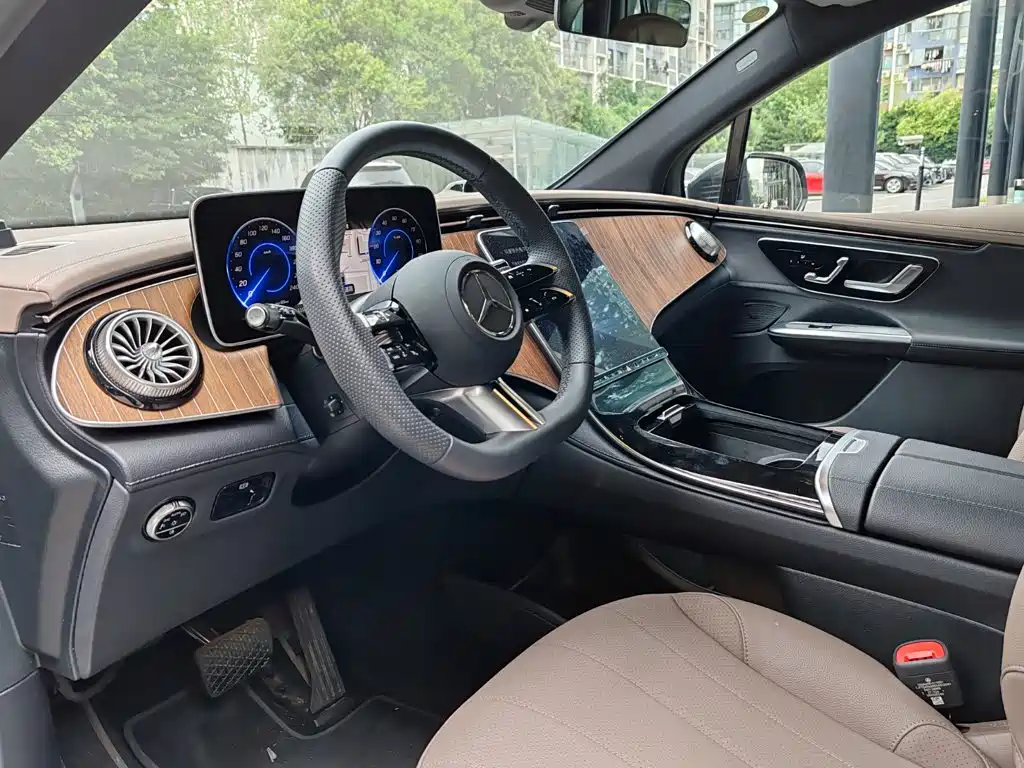 Mercedes-Benz EQE SUV — миниатюра 5