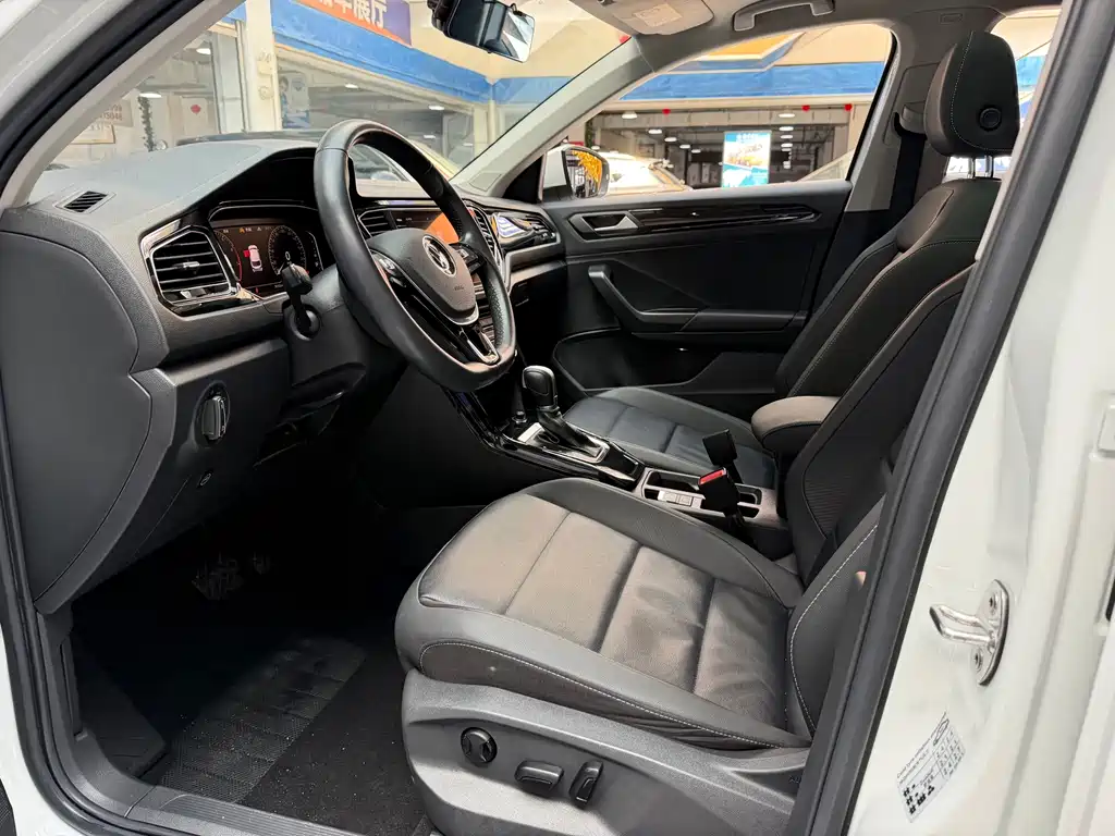 Volkswagen T-Roc — миниатюра 5