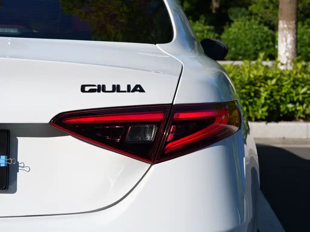 Alfa Romeo Giulia — миниатюра 8