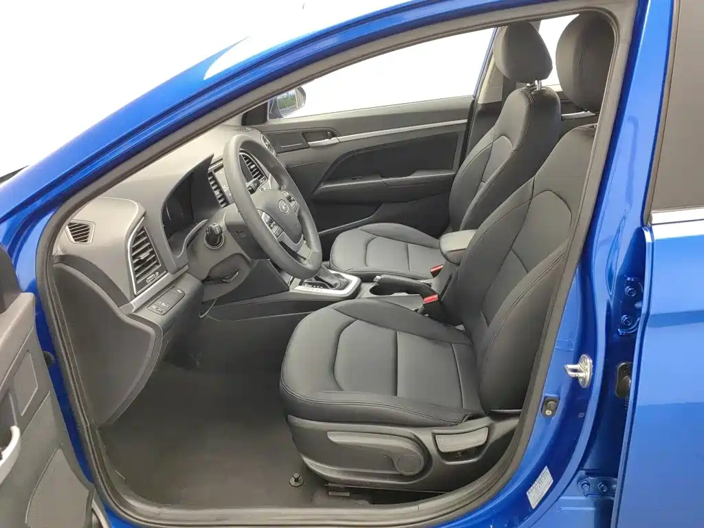 Hyundai Elantra — миниатюра 10