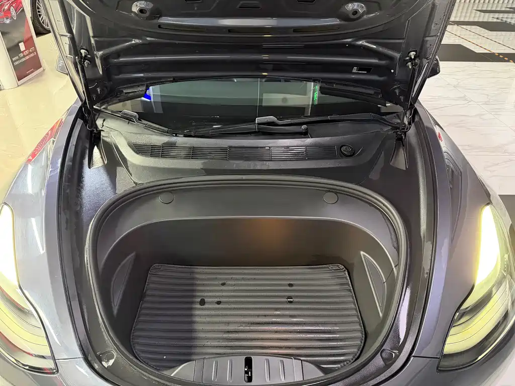 Tesla Model 3 — миниатюра 16