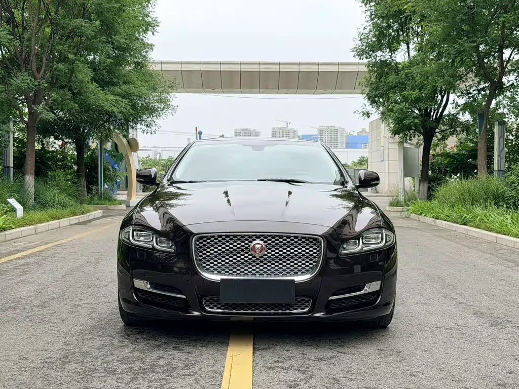 Jaguar XJ — миниатюра 2